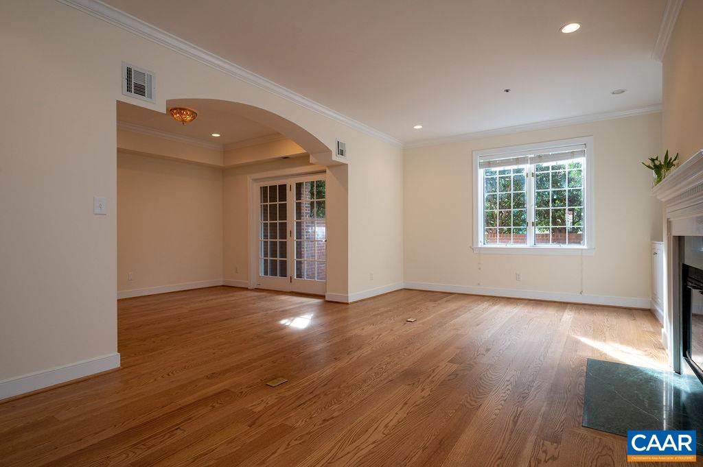 205 E JEFFERSON ST Unit: 3