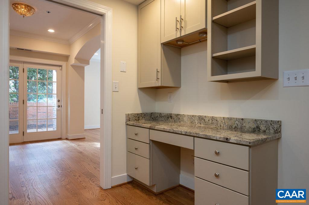 205 E JEFFERSON ST Unit: 3