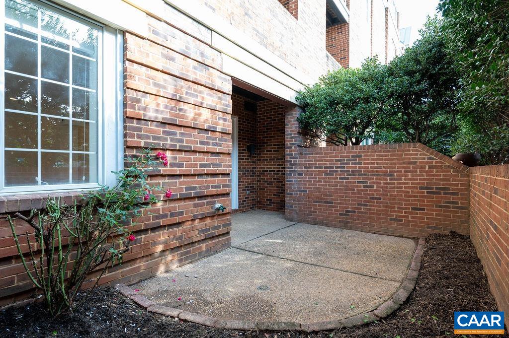 205 E JEFFERSON ST Unit: 3