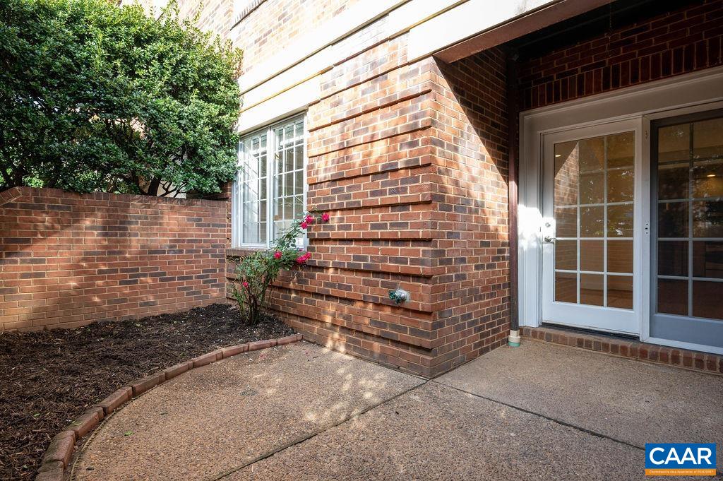 205 E JEFFERSON ST Unit: 3