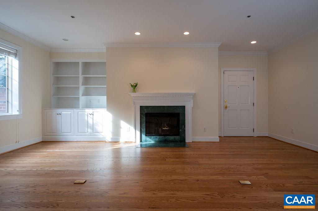 205 E JEFFERSON ST Unit: 3