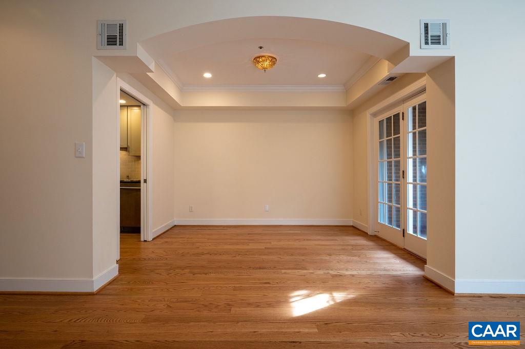 205 E JEFFERSON ST Unit: 3