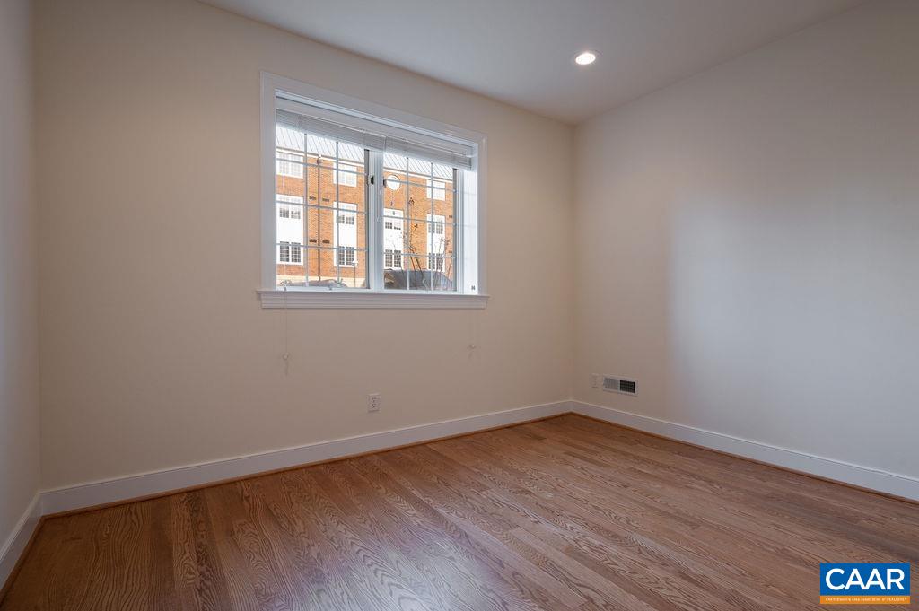 205 E JEFFERSON ST Unit: 3