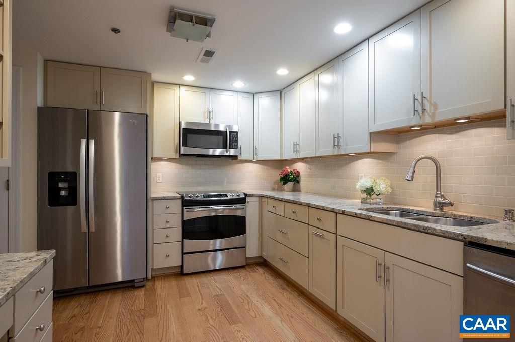 205 E JEFFERSON ST Unit: 3