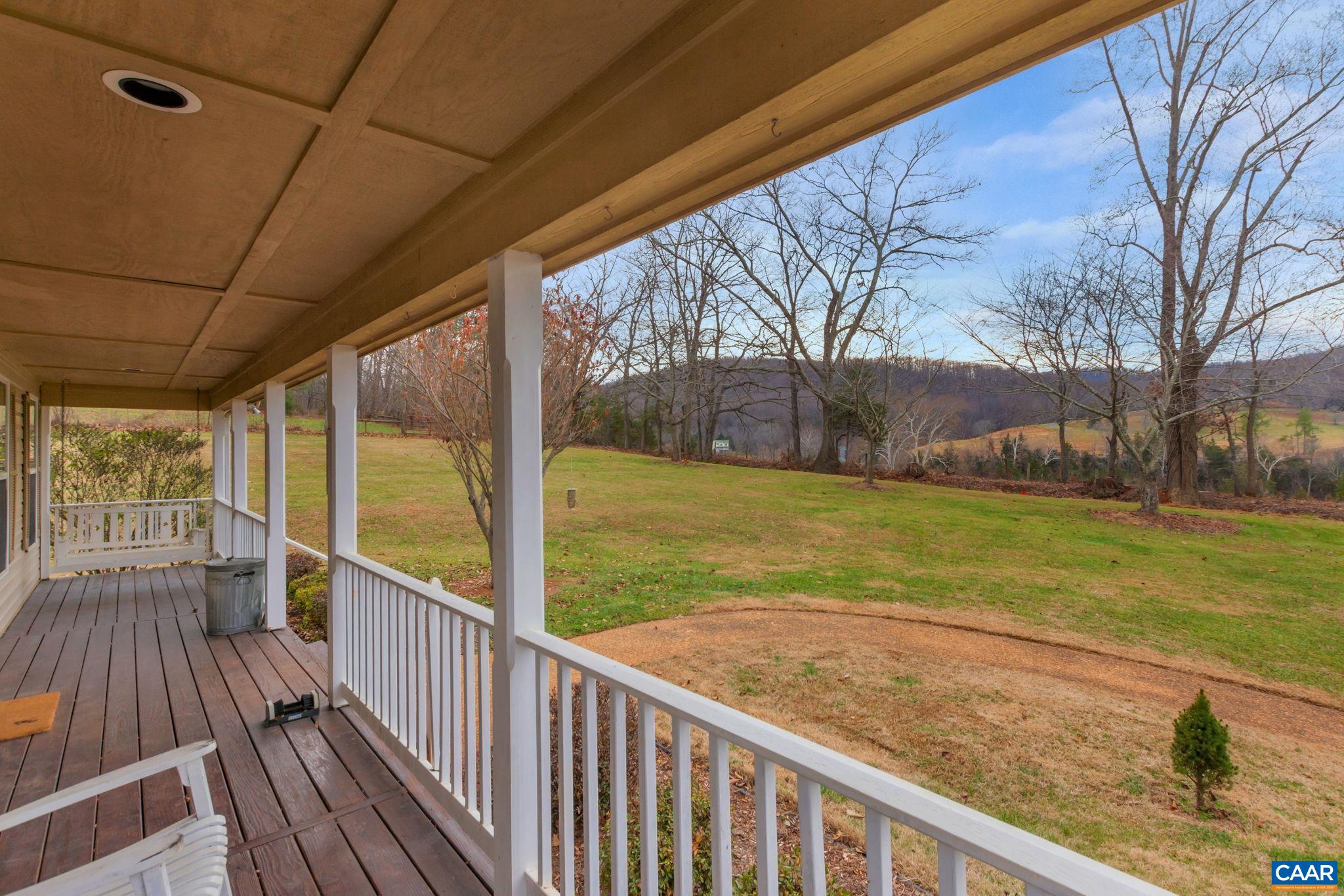965 HAMMOCKS GAP RD