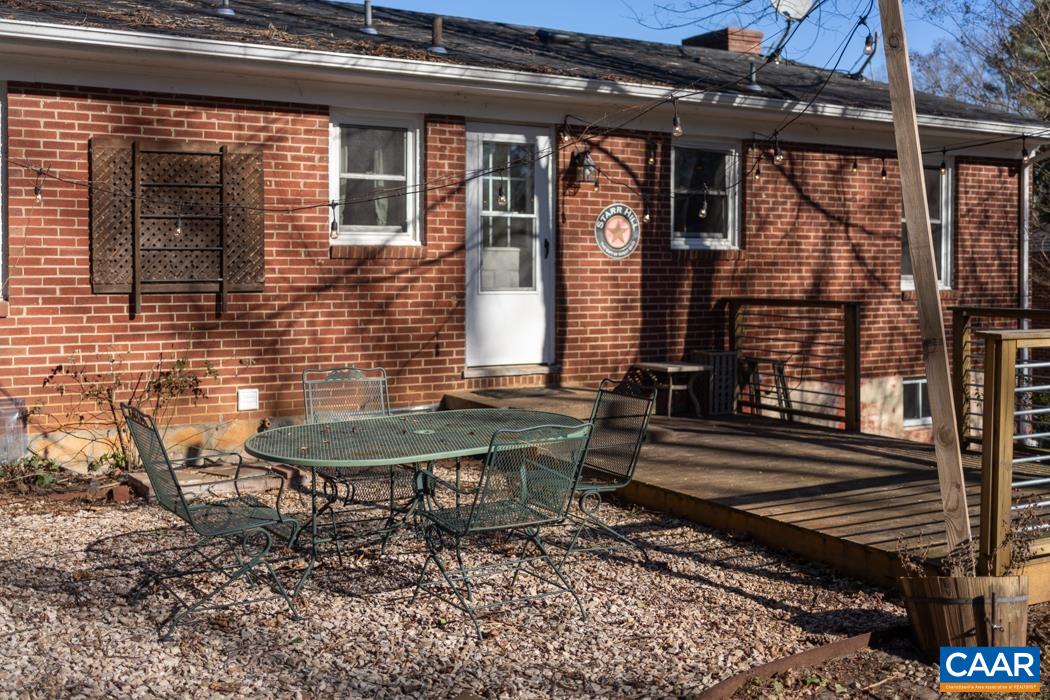 412 MOSELEY DR