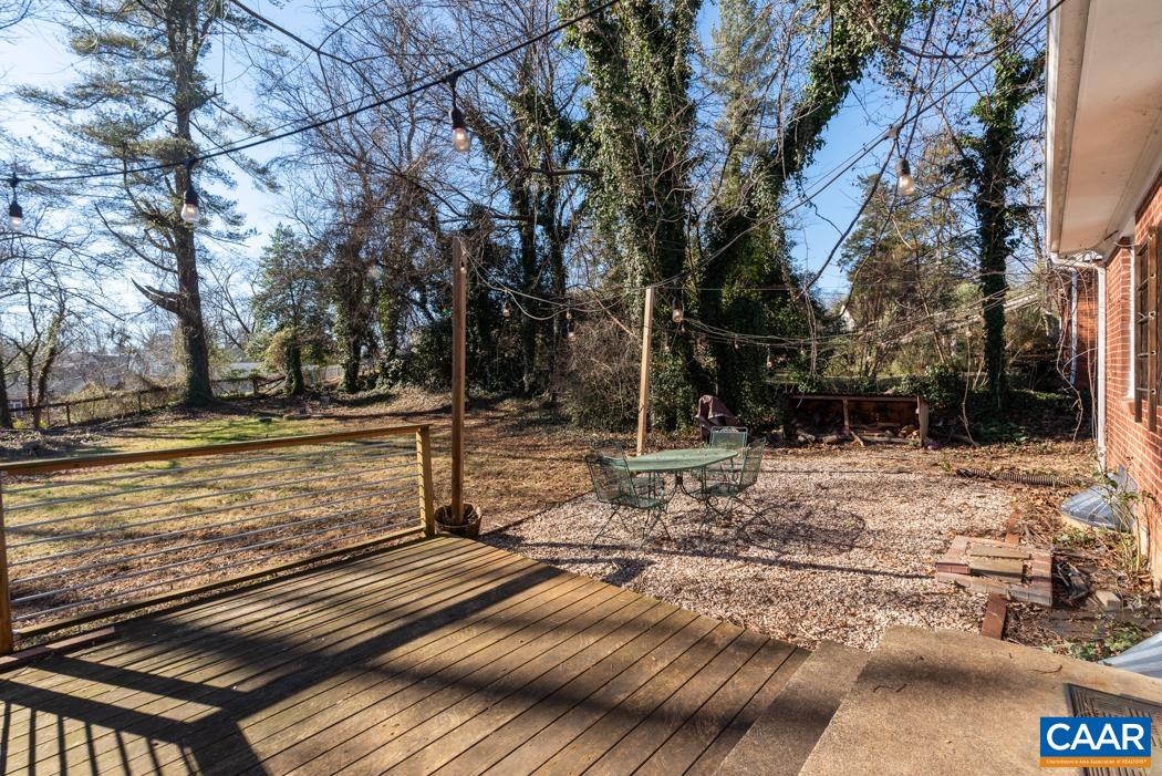 412 MOSELEY DR