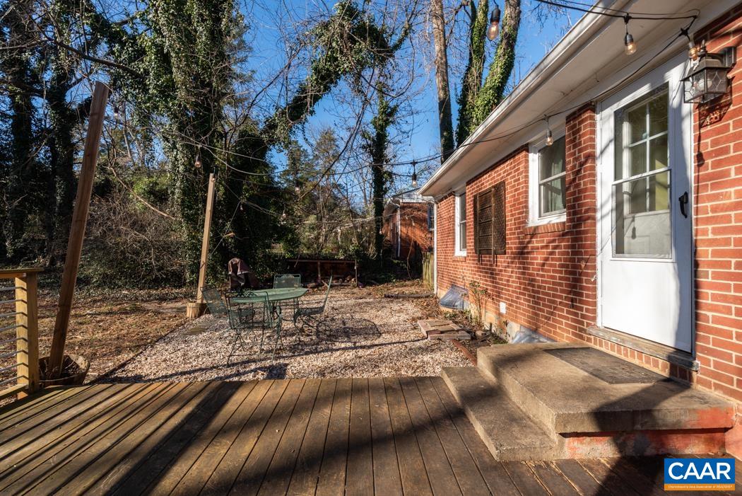 412 MOSELEY DR