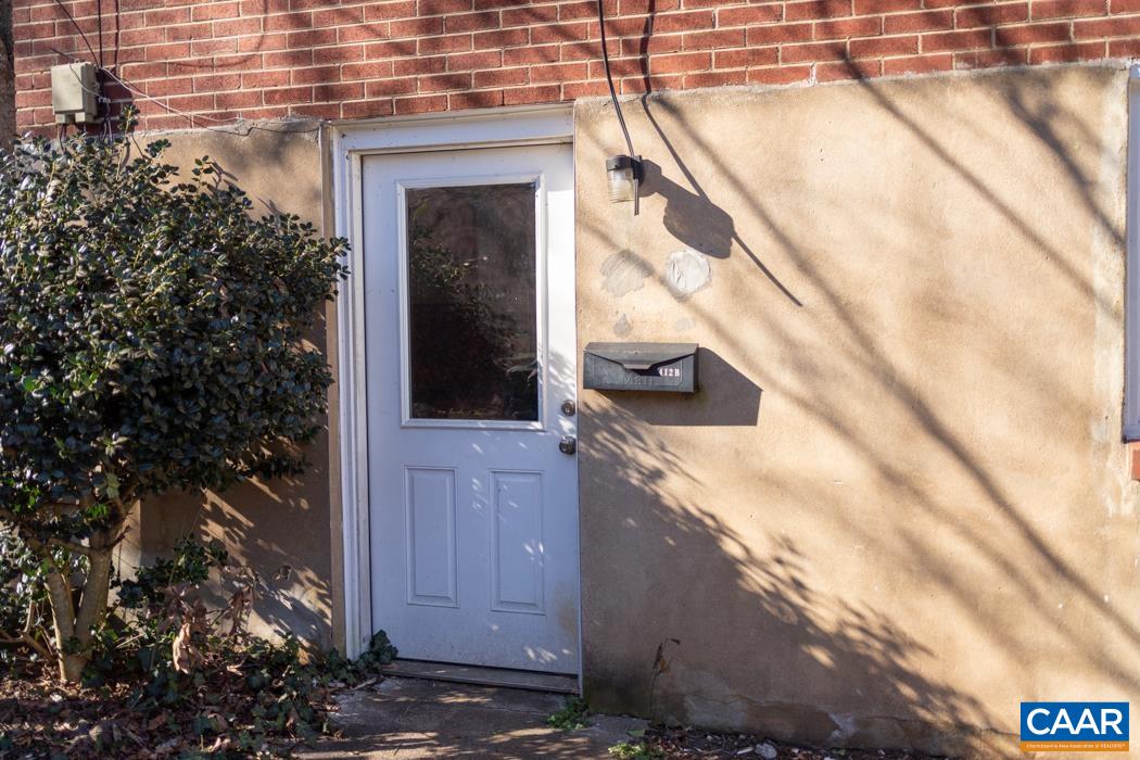 412 MOSELEY DR