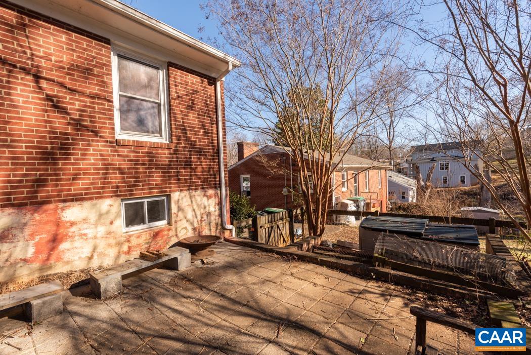 412 MOSELEY DR