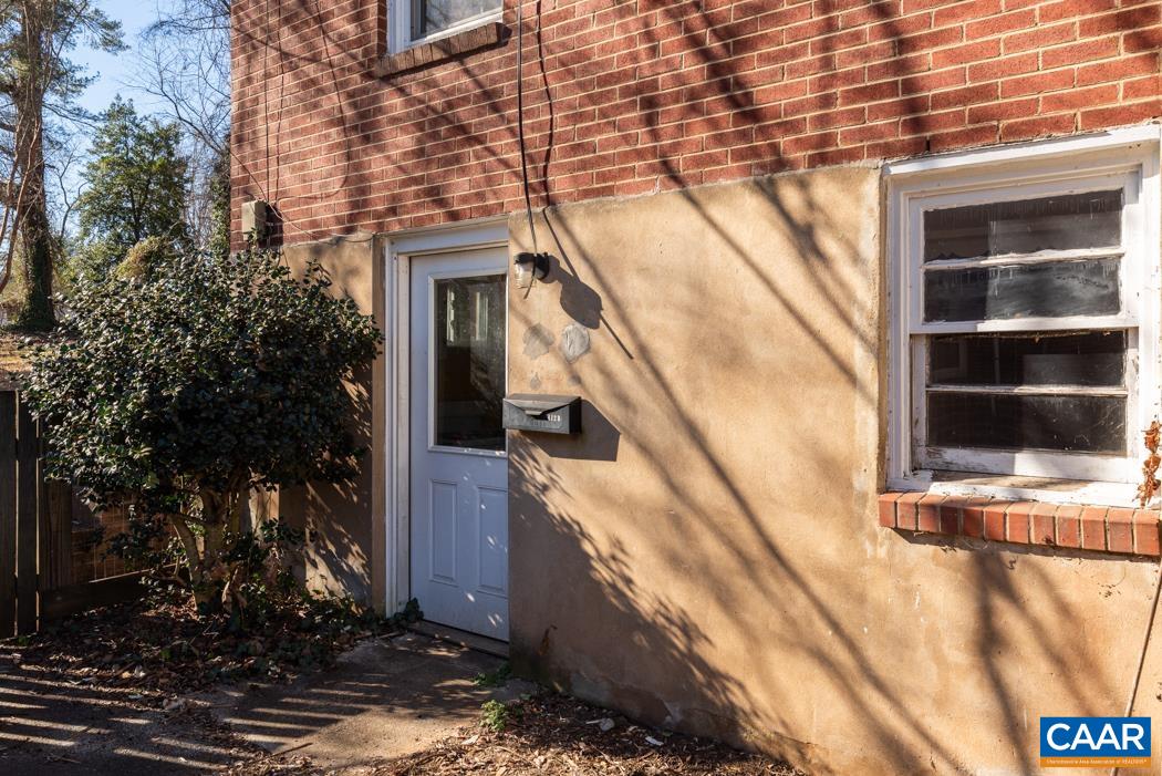 412 MOSELEY DR