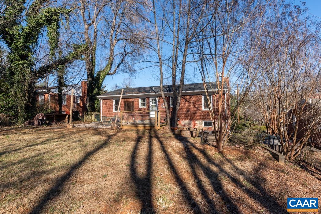 412 MOSELEY DR