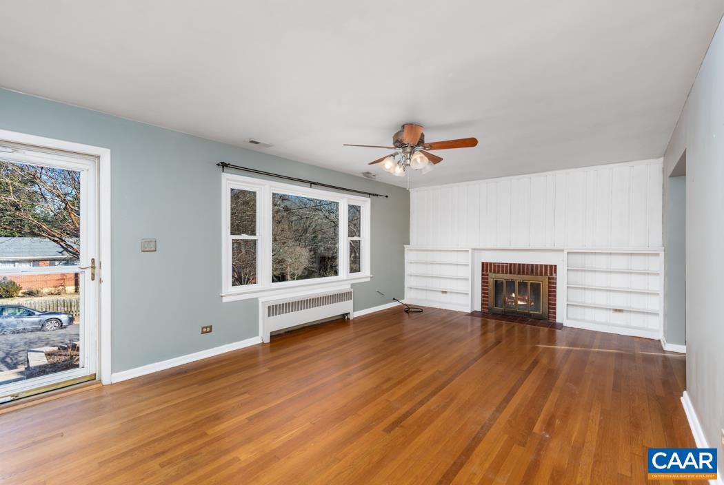 412 MOSELEY DR