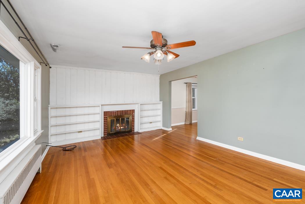 412 MOSELEY DR