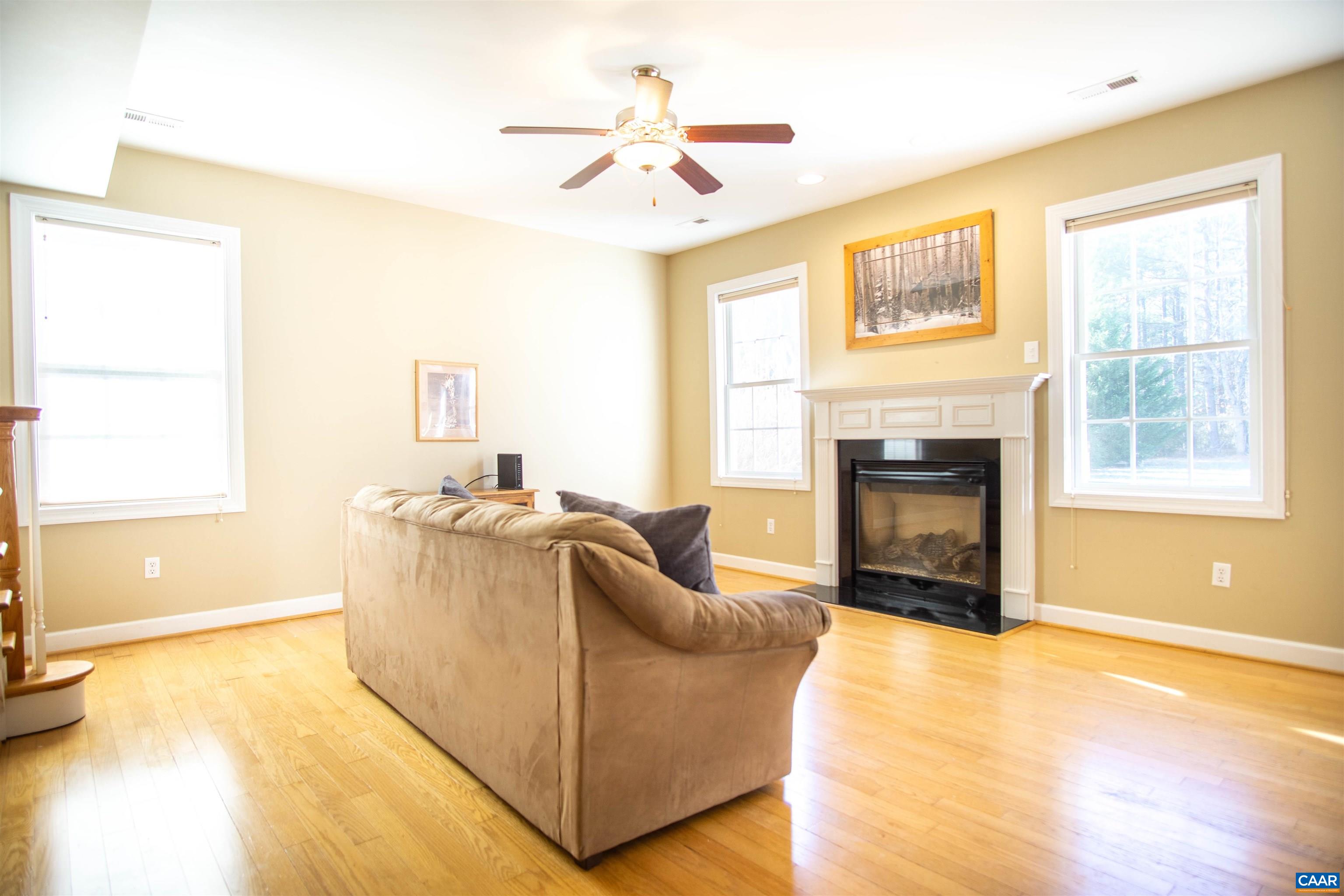 244 GLEN CIR