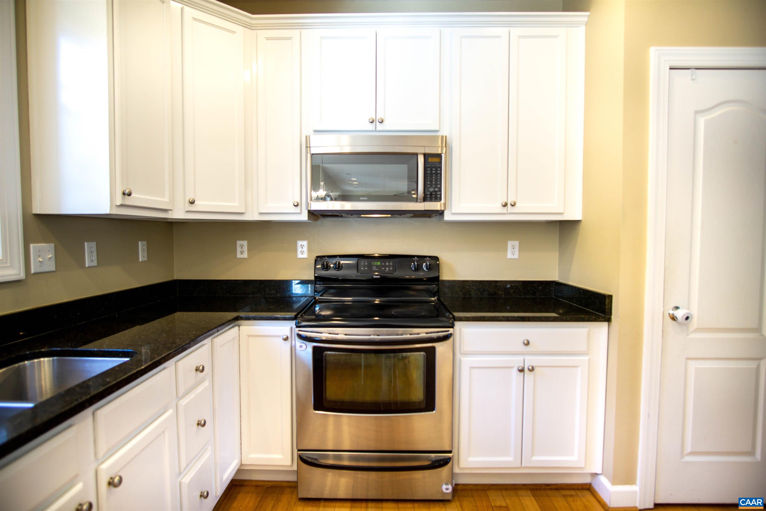 244 GLEN CIR