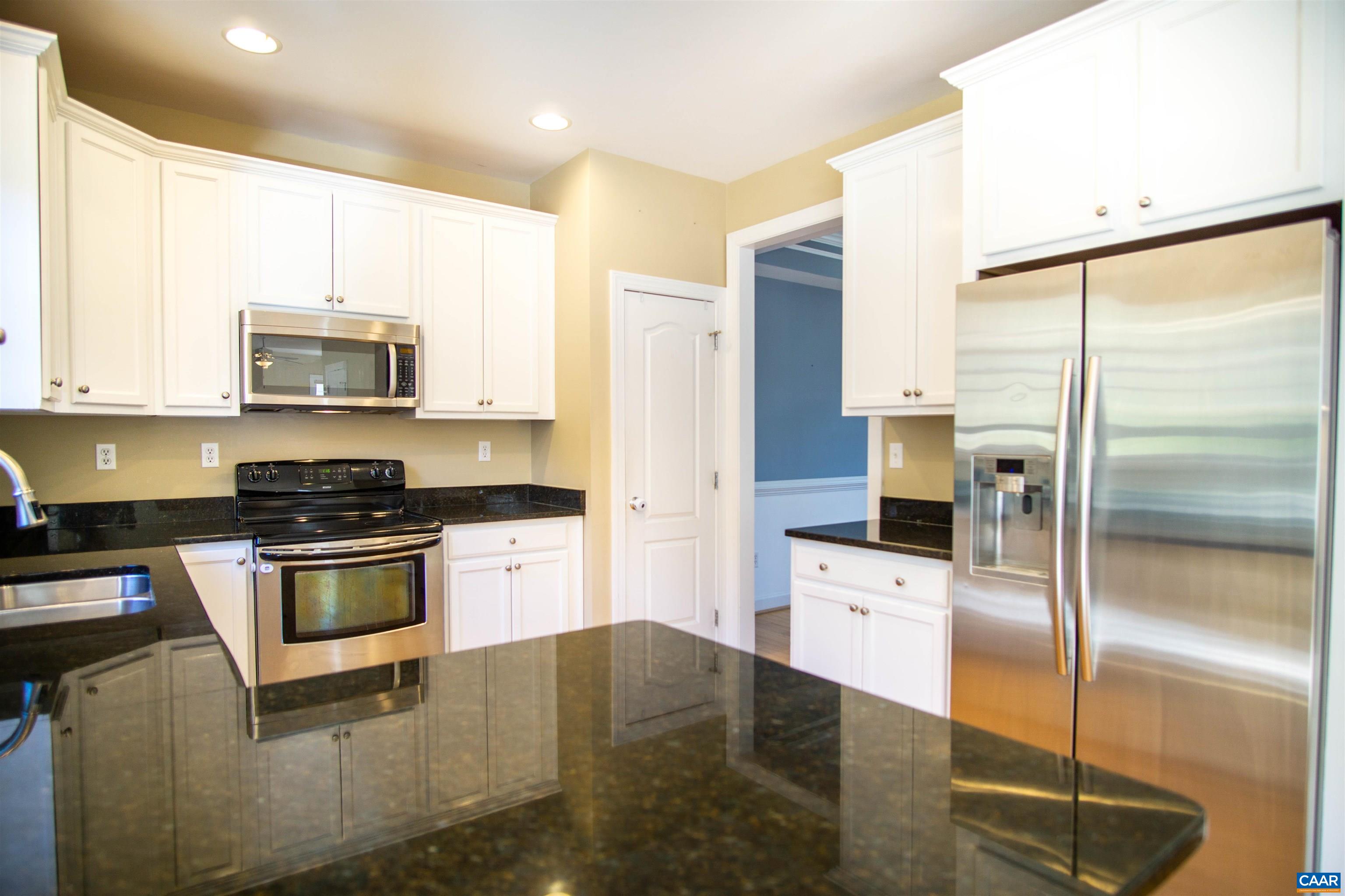 244 GLEN CIR