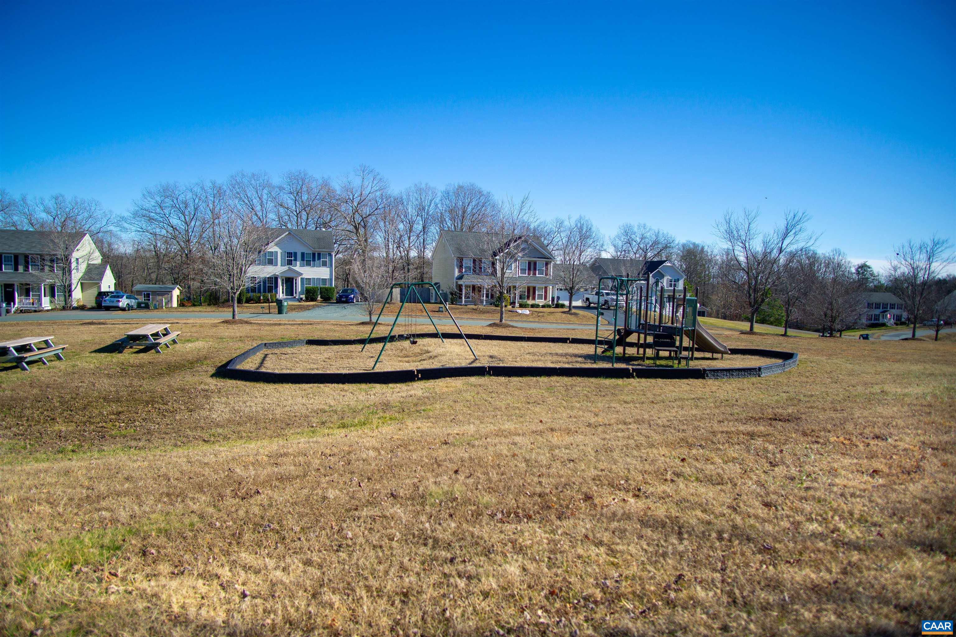 244 GLEN CIR