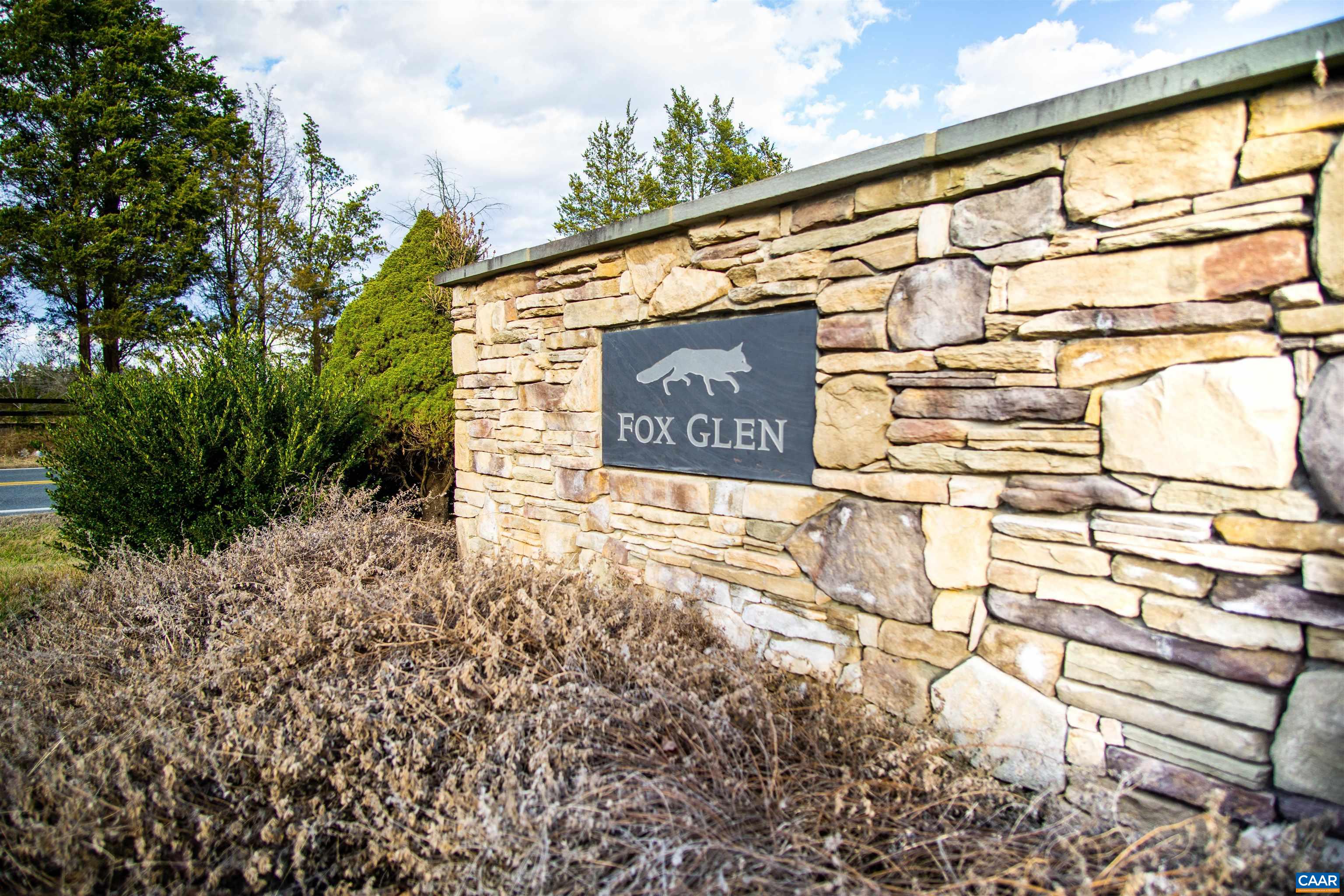 244 GLEN CIR