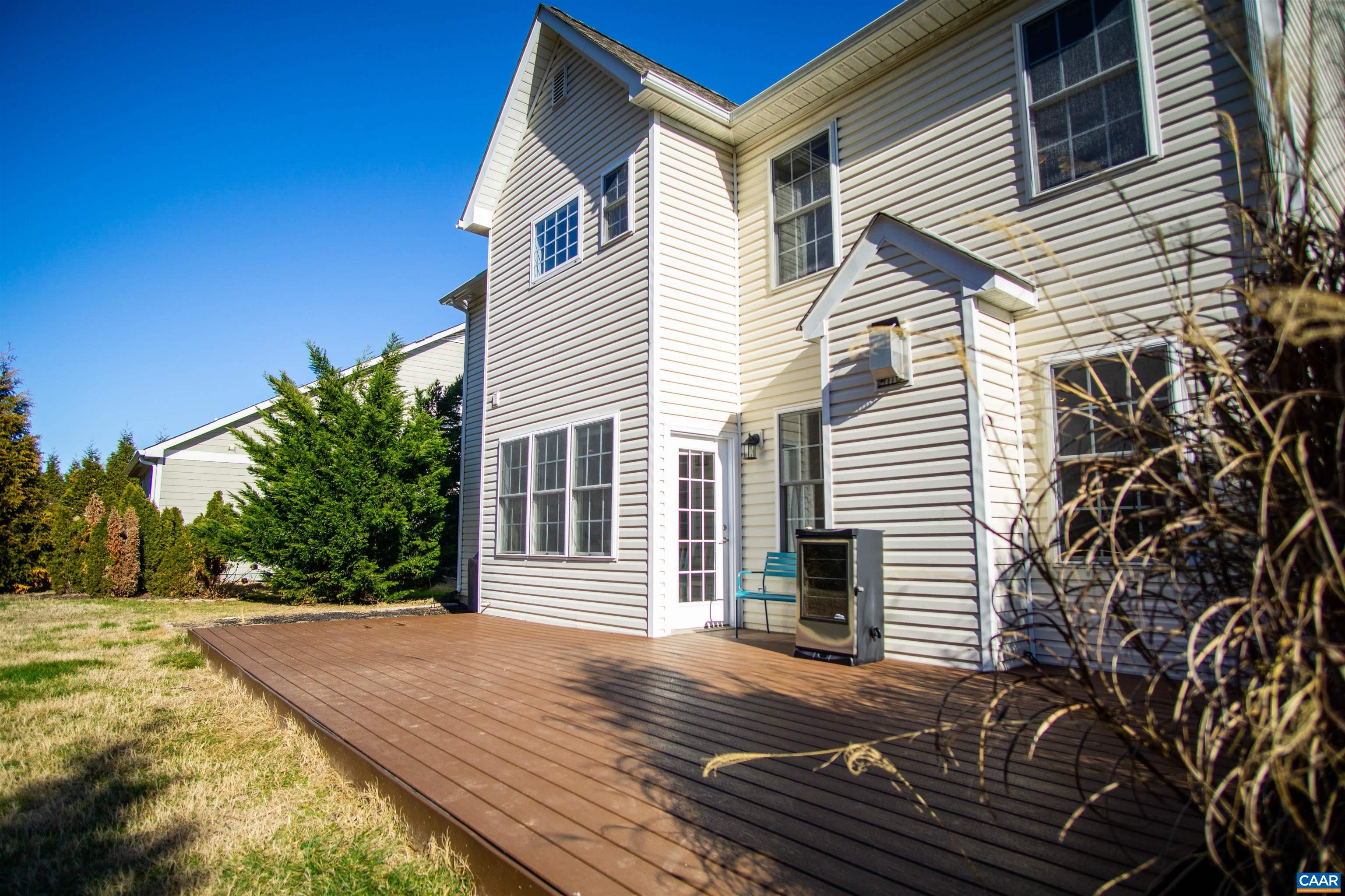 244 GLEN CIR