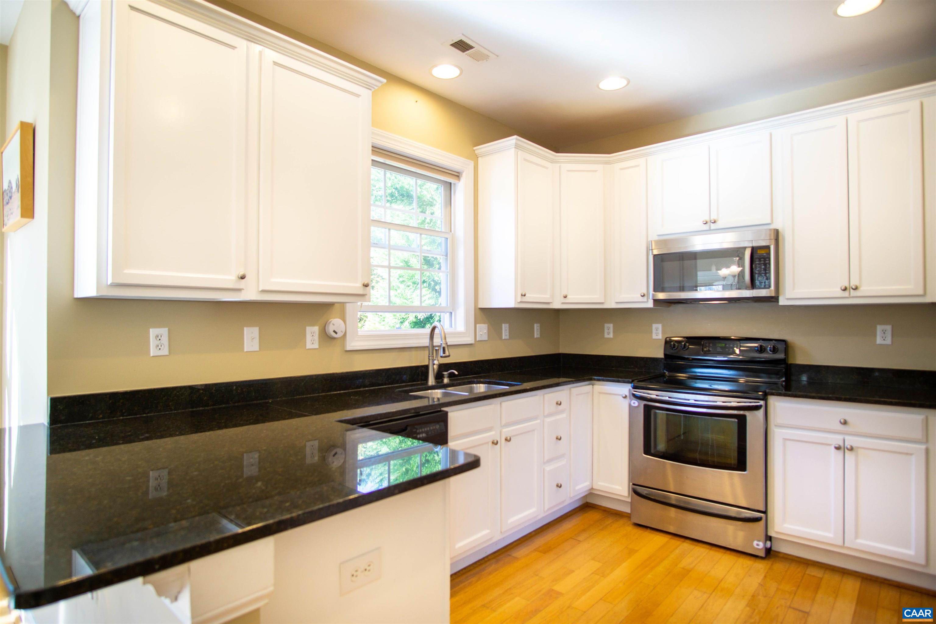 244 GLEN CIR