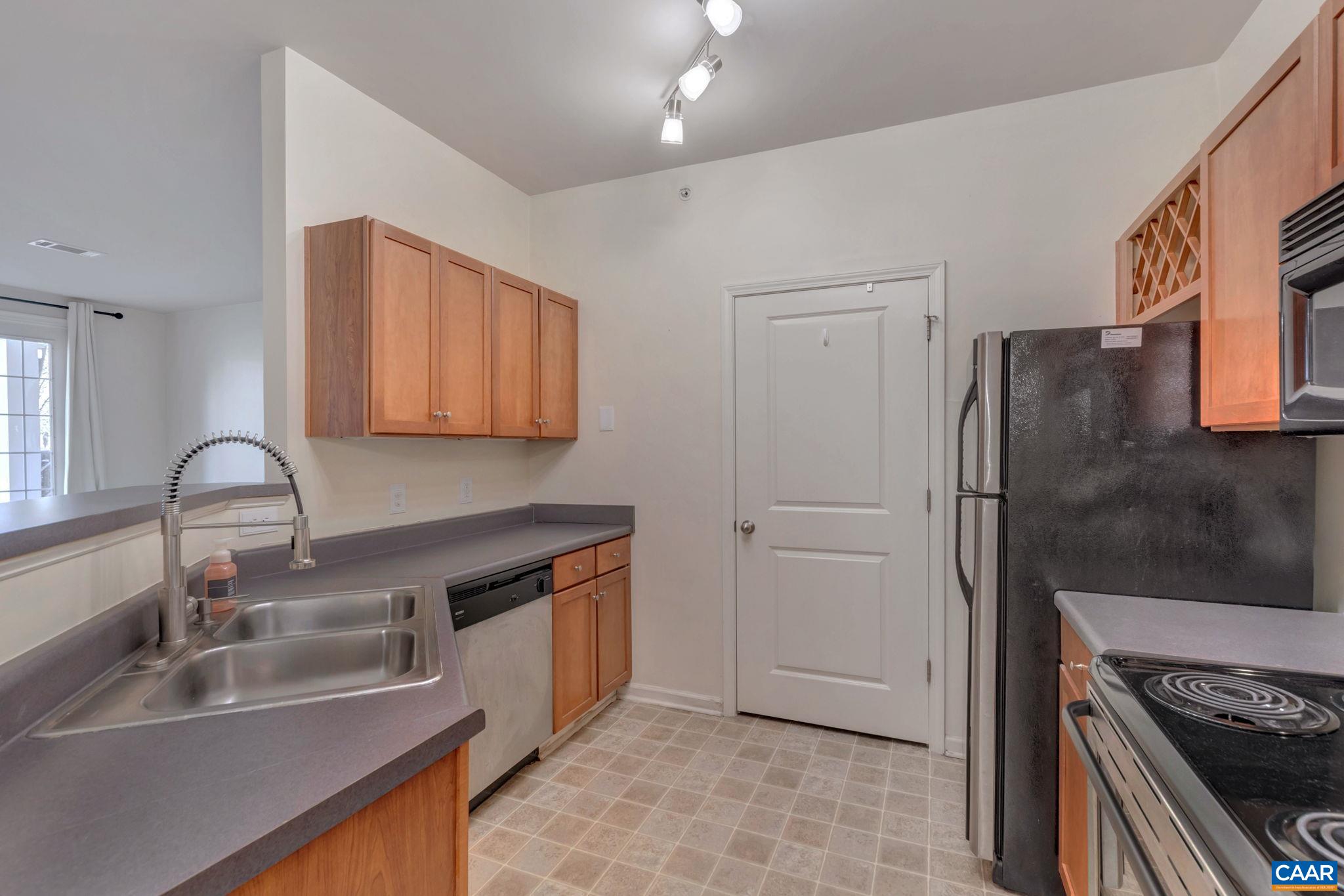 730 WALKER SQ Unit: 2D