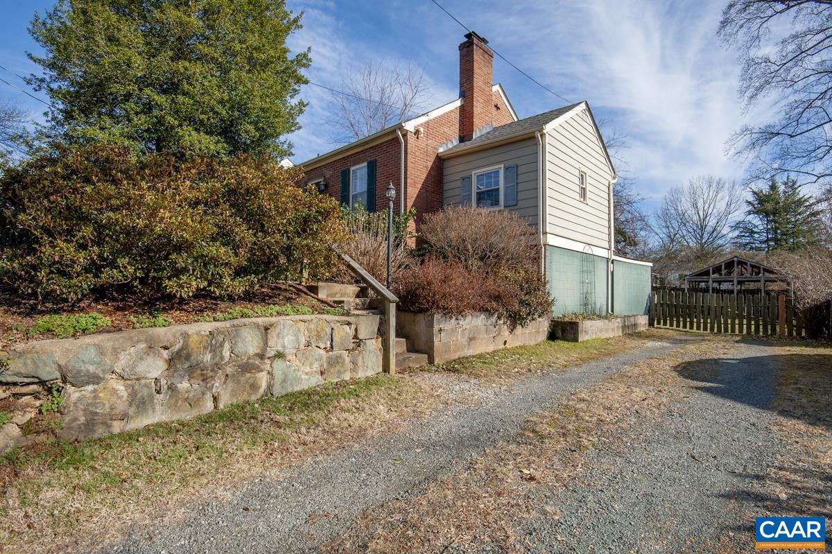 1412 CHERRY AVE
