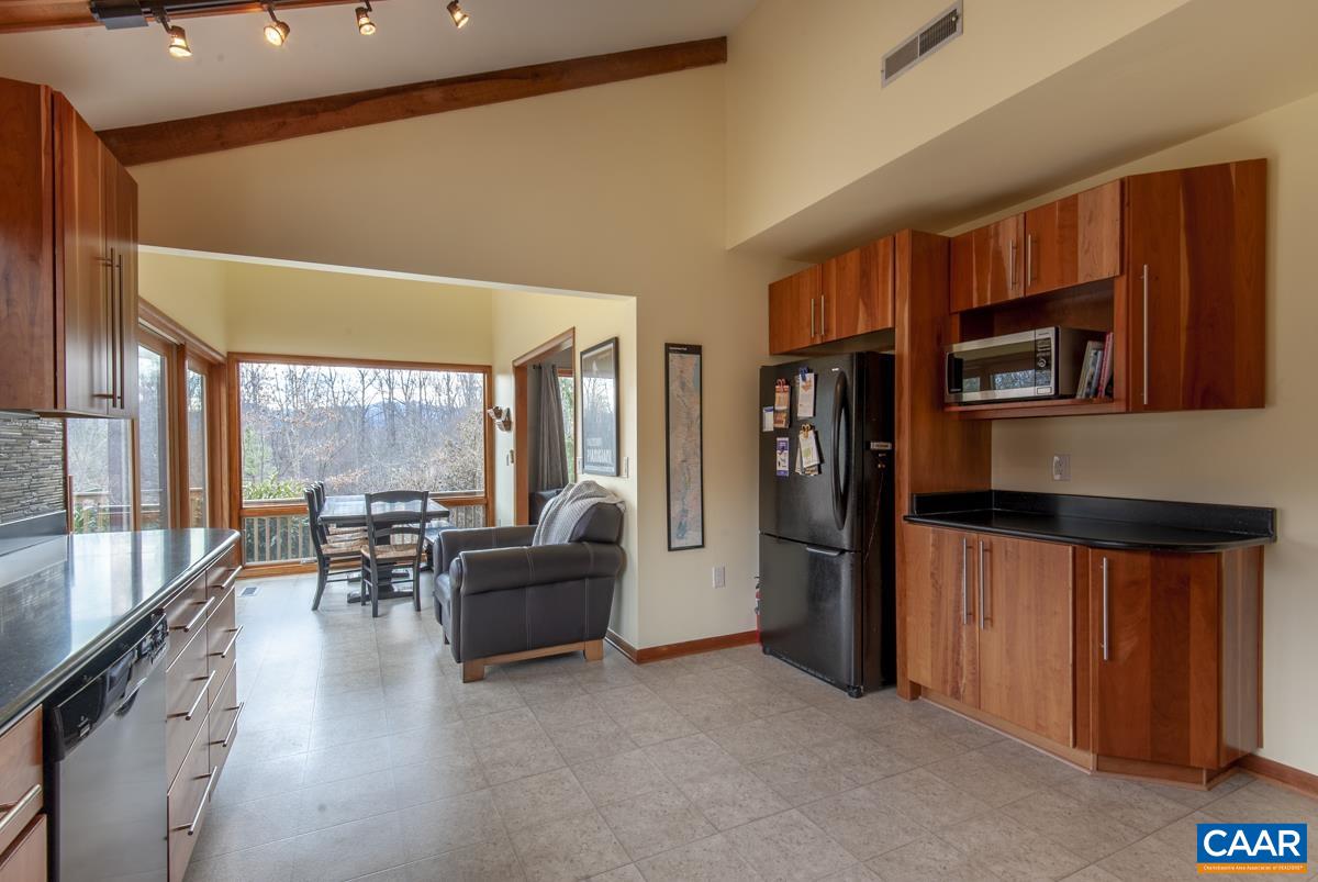 397 RODES VALLEY DR
