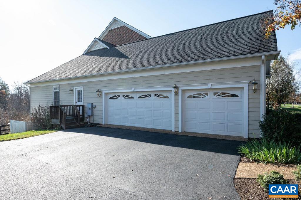1120 CAMBRIDGE HILL LN