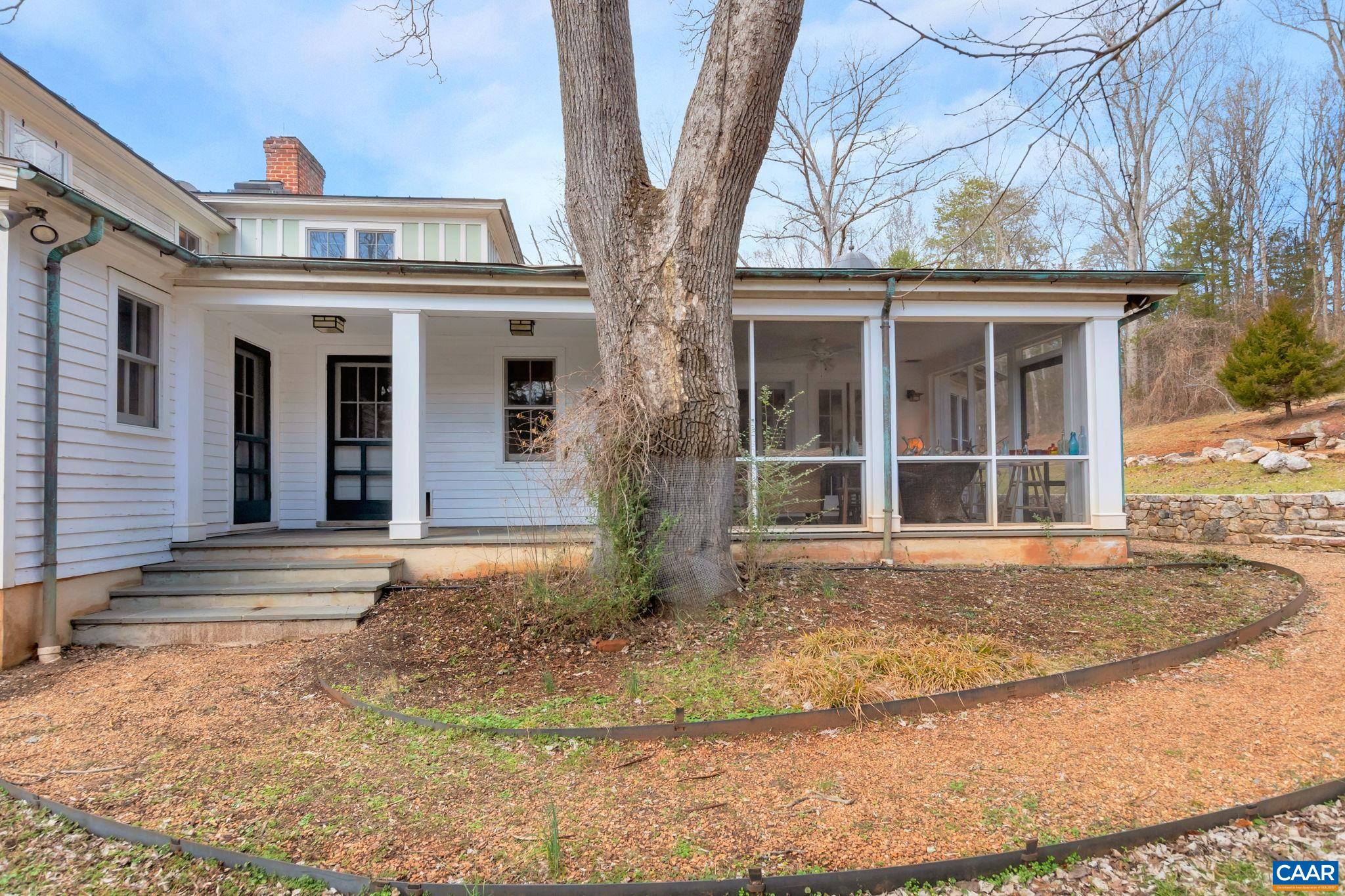 2761 JAMES RIVER RD