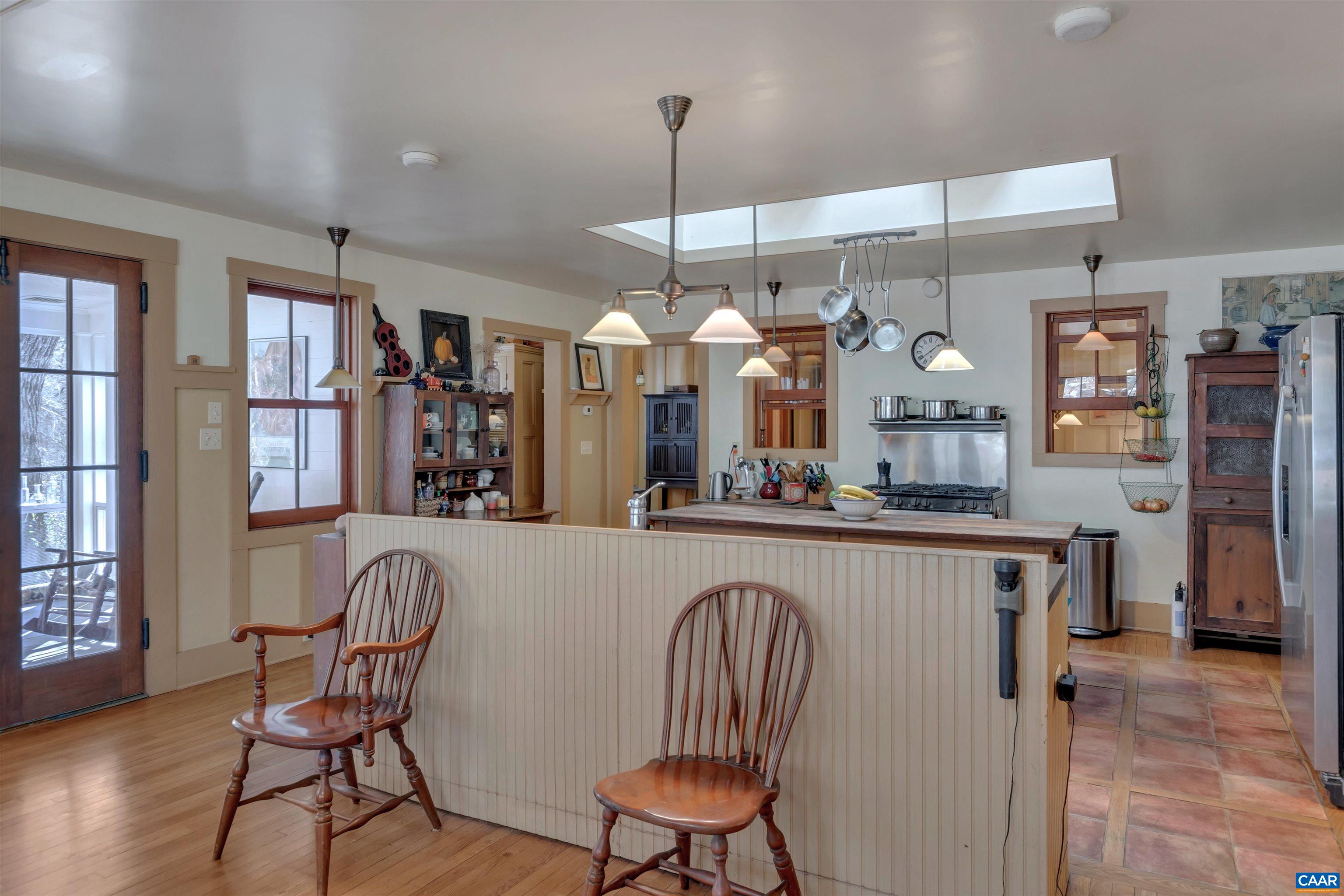 2761 JAMES RIVER RD