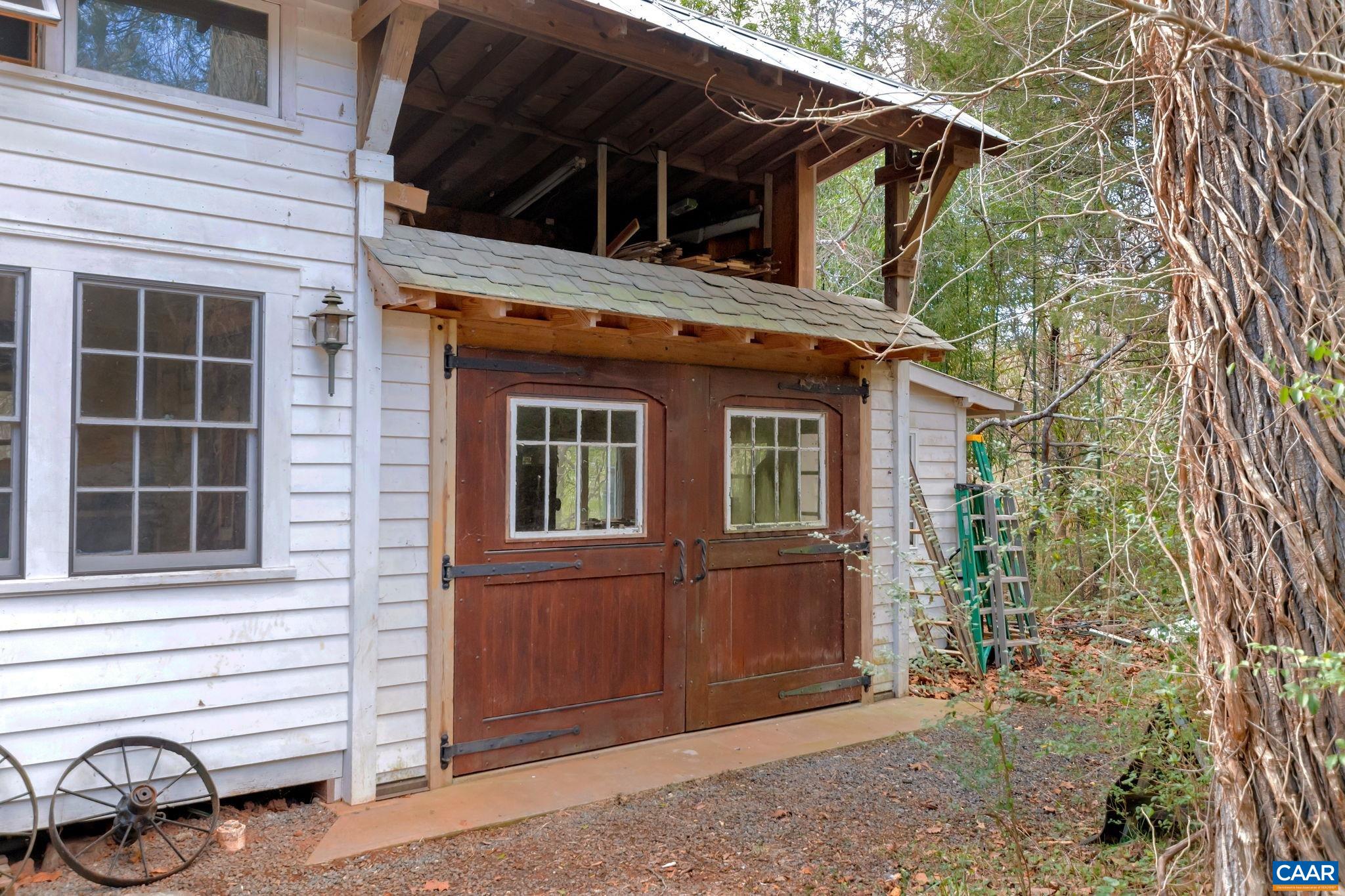 2761 JAMES RIVER RD