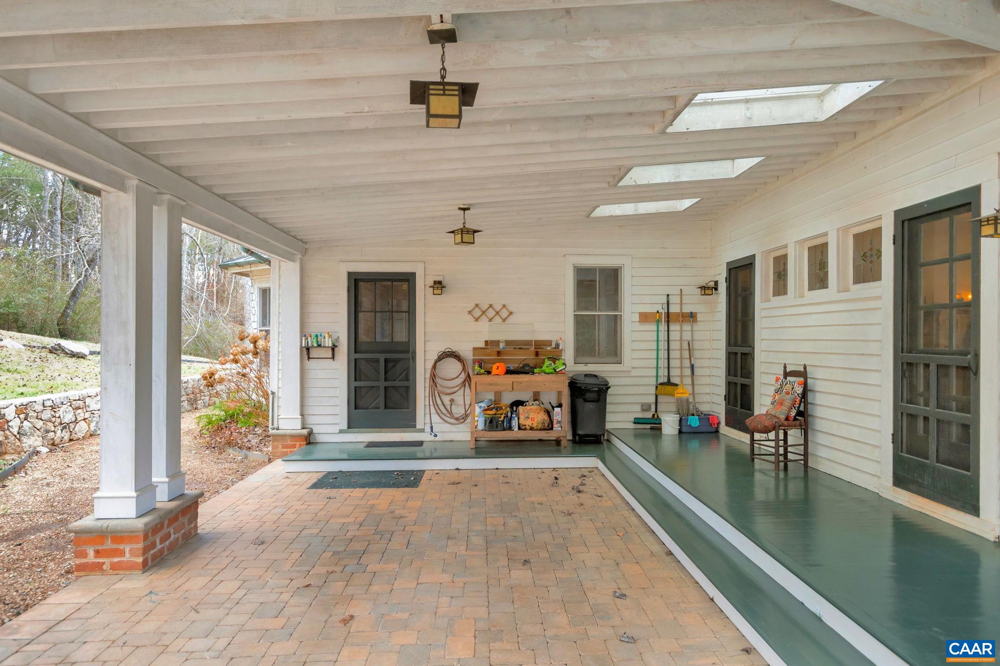 2761 JAMES RIVER RD