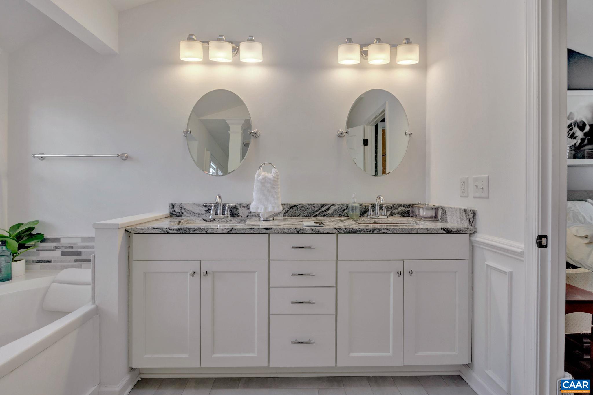 1159 RIVER OAKS LN