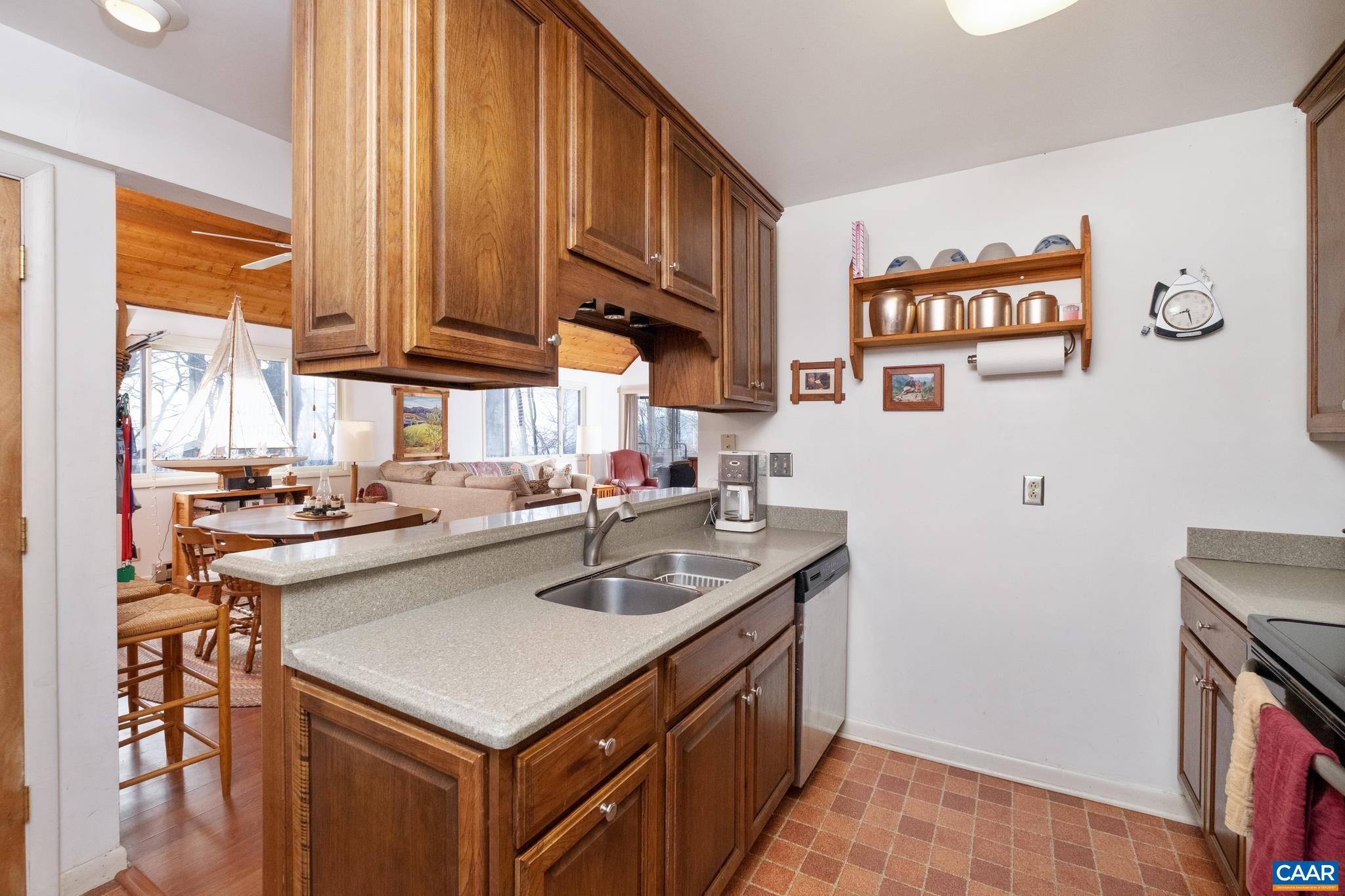 75 HICKORYNUT RD