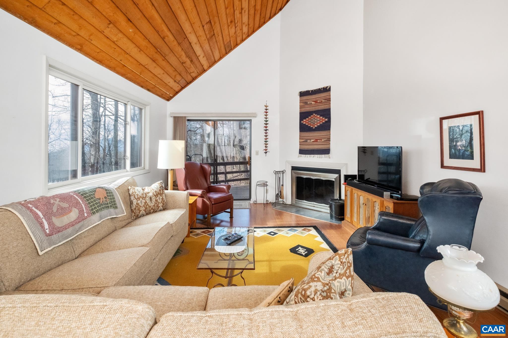 75 HICKORYNUT RD
