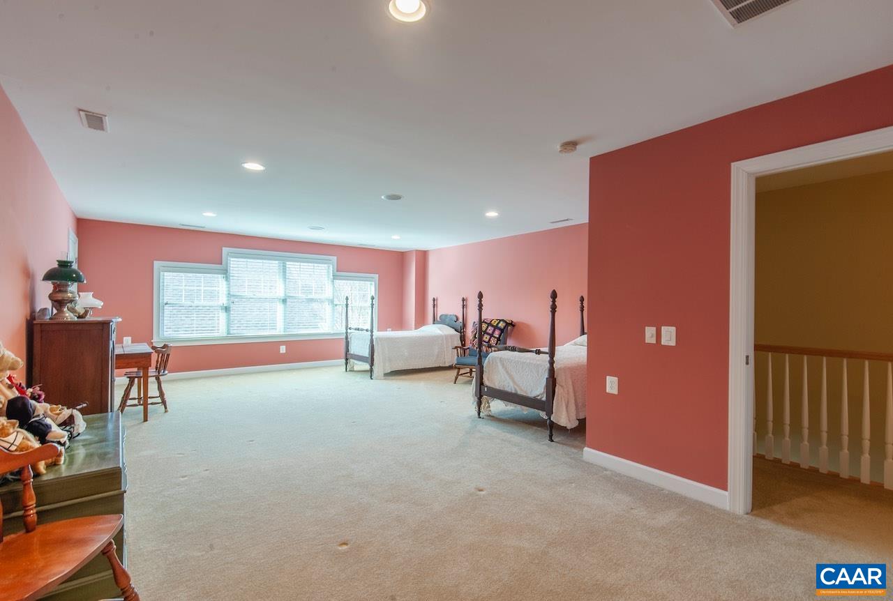165 ROSEWOOD DR