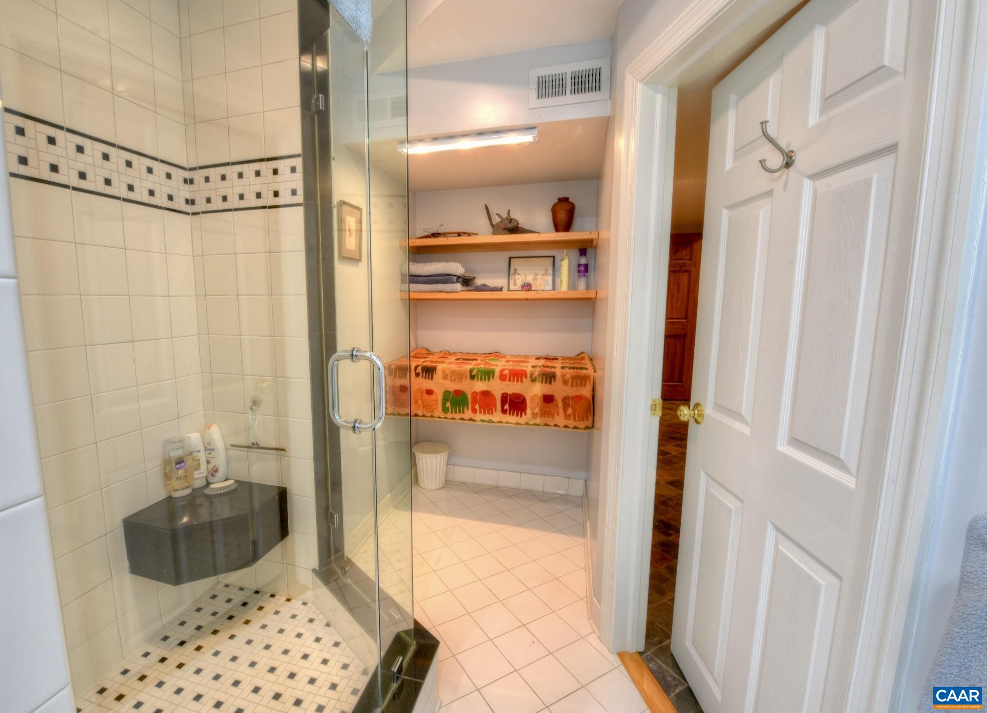 1601 JAMESTOWN DR
