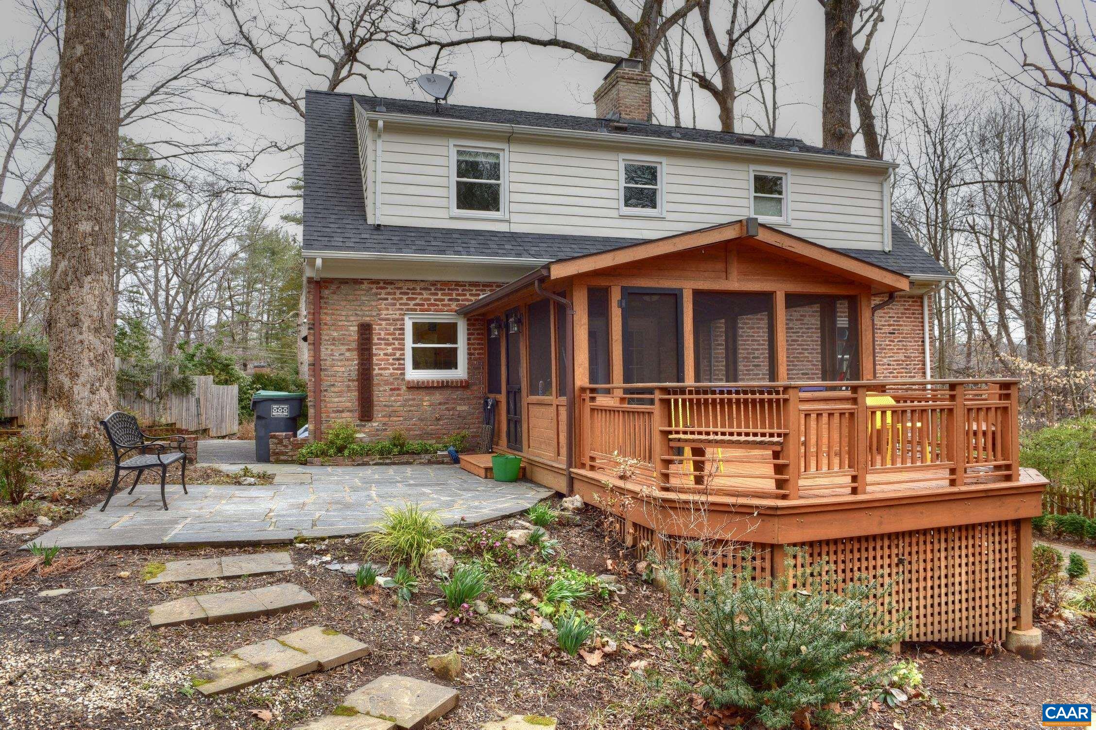 1601 JAMESTOWN DR