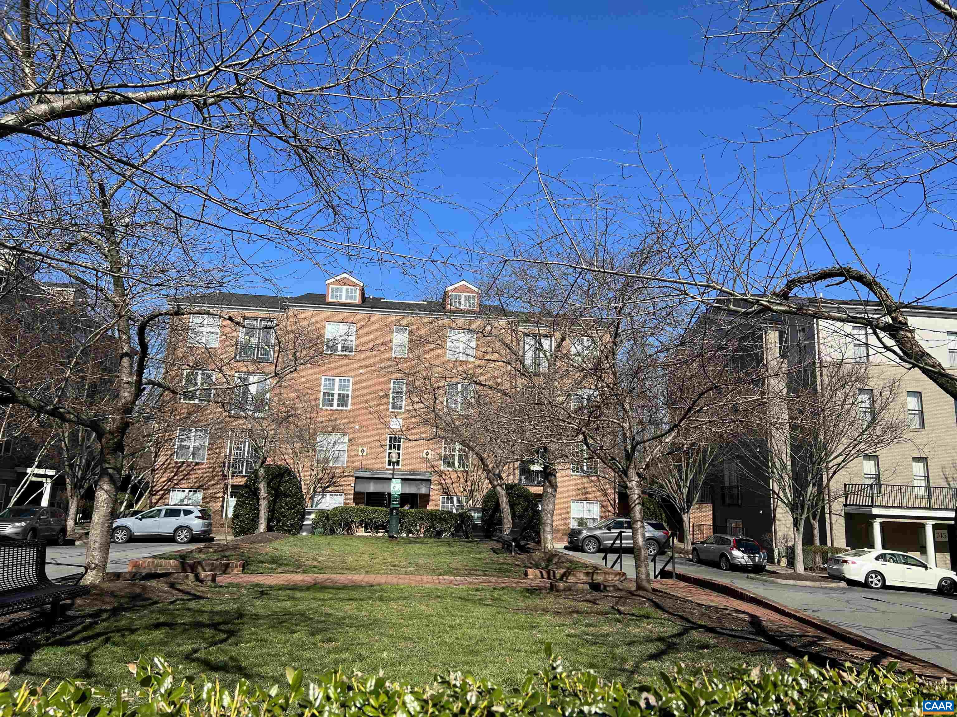 740 WALKER SQ Unit: 3a