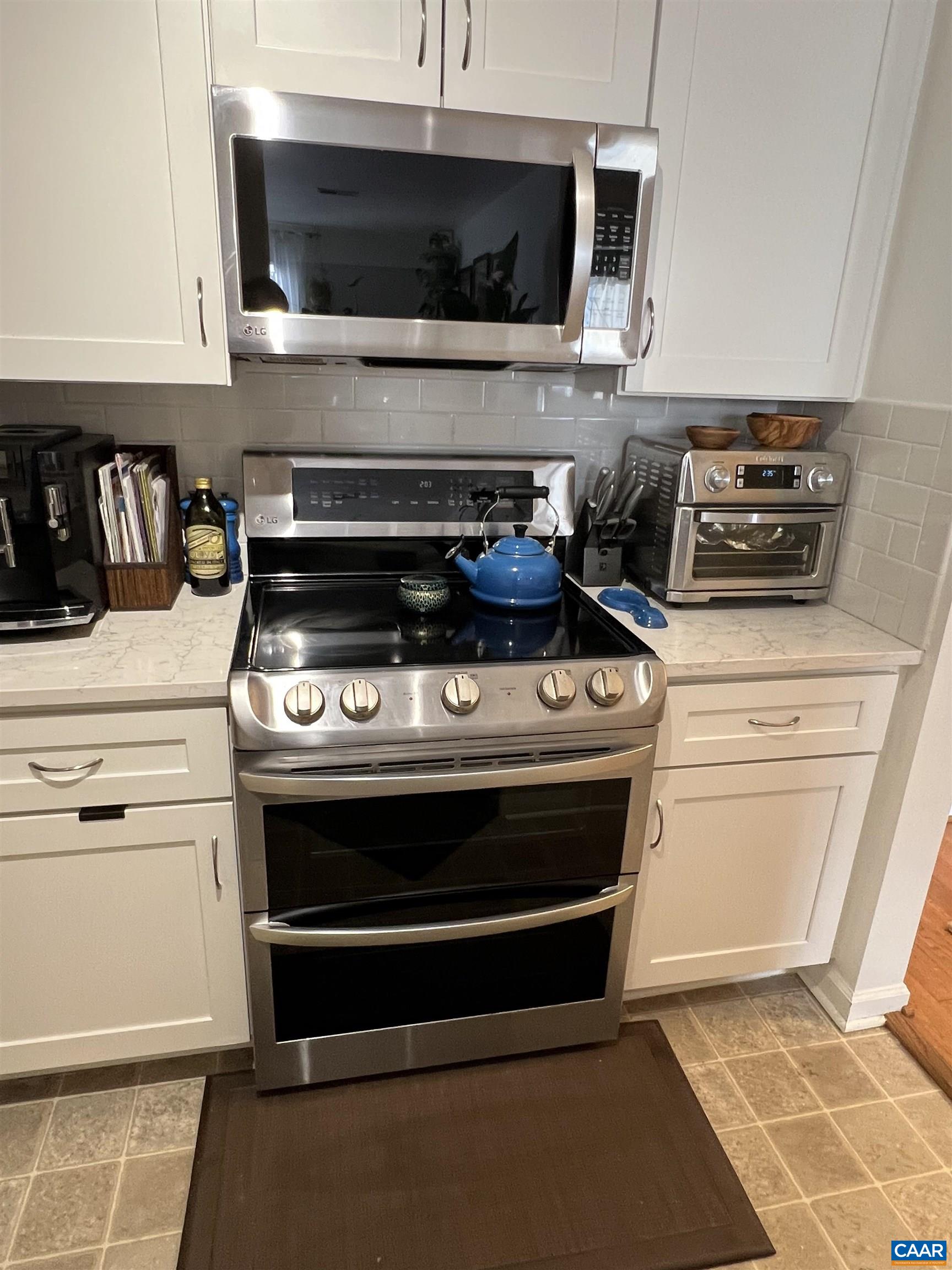 740 WALKER SQ Unit: 3a