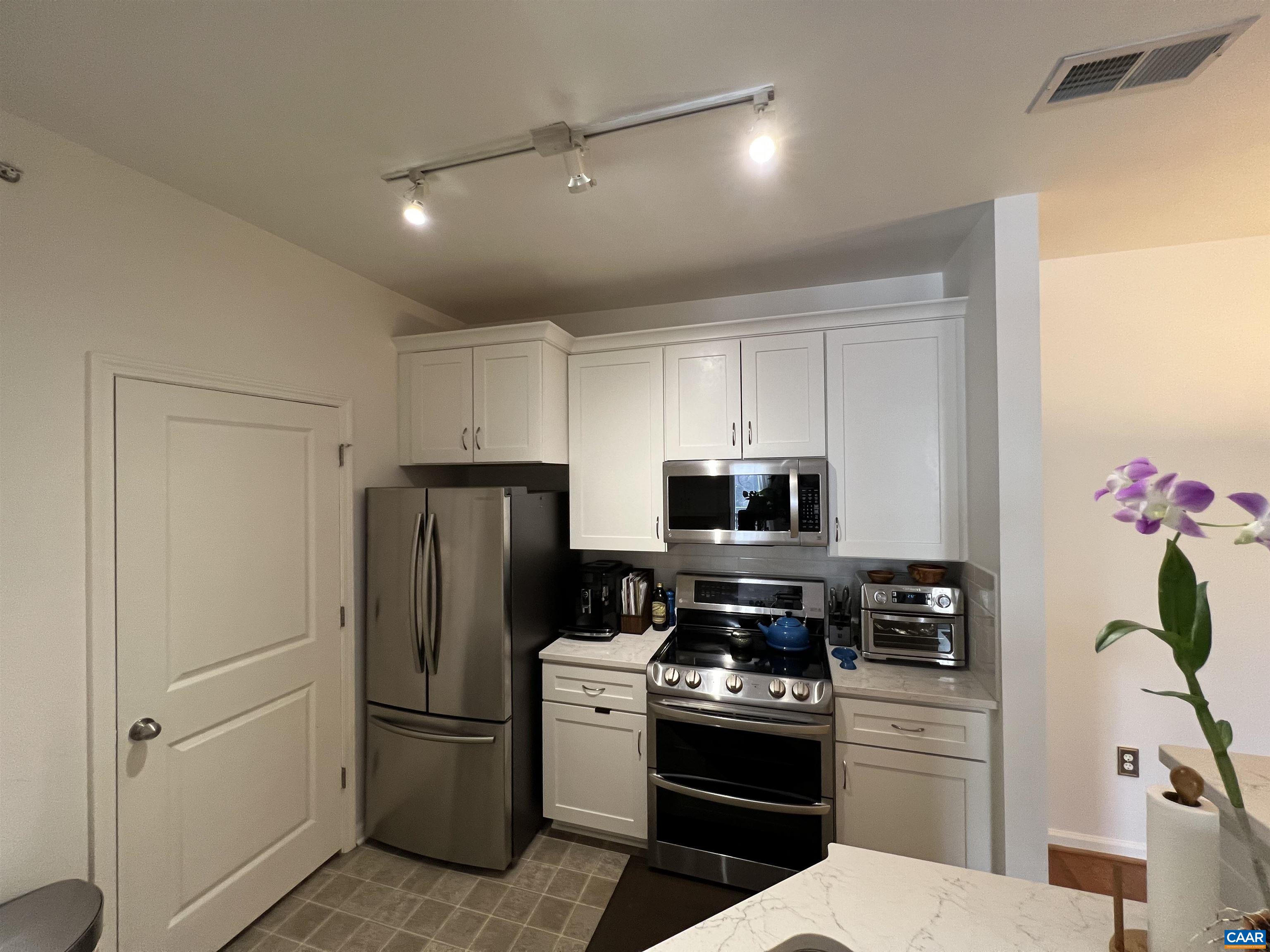 740 WALKER SQ Unit: 3a