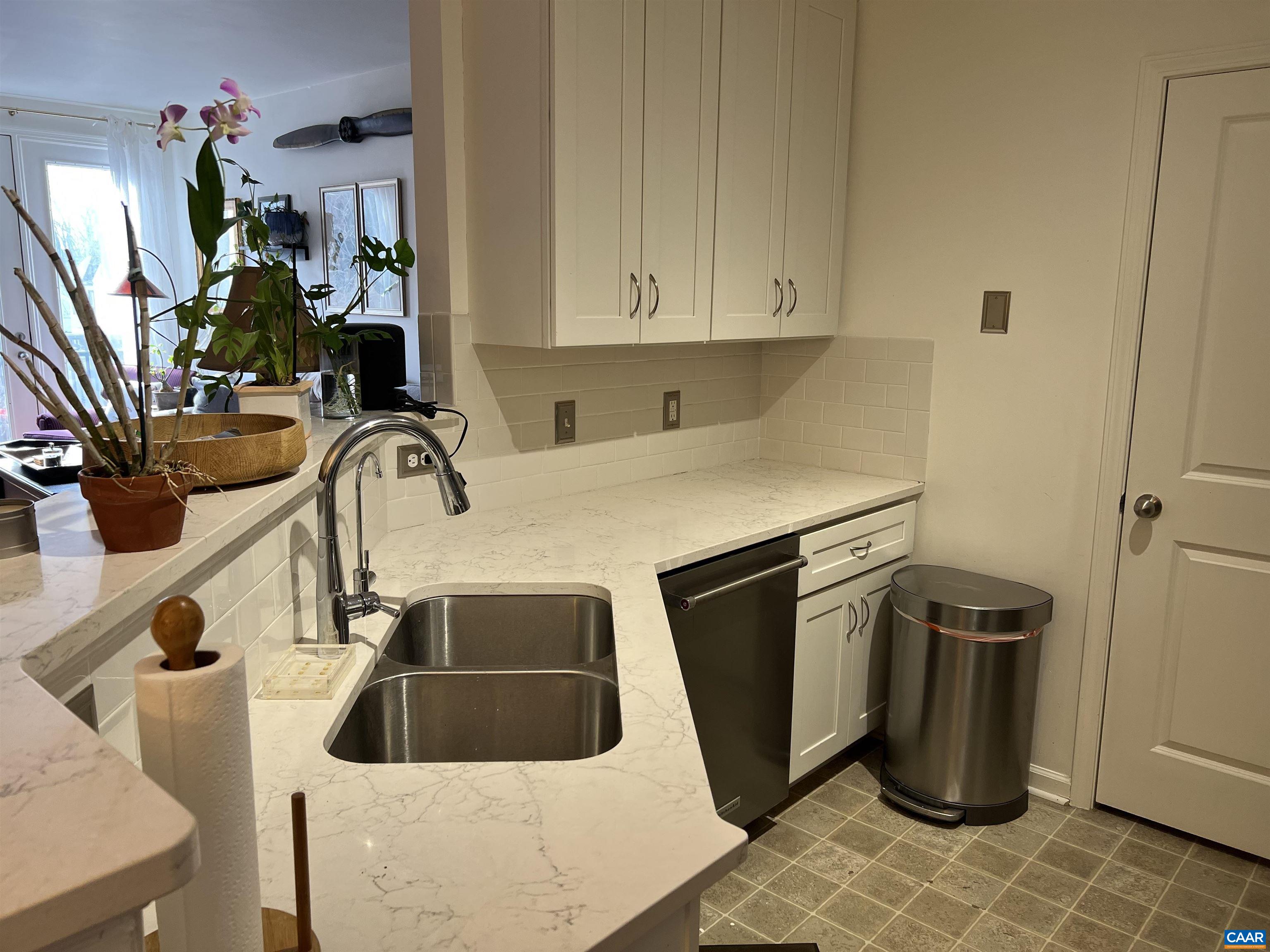 740 WALKER SQ Unit: 3a
