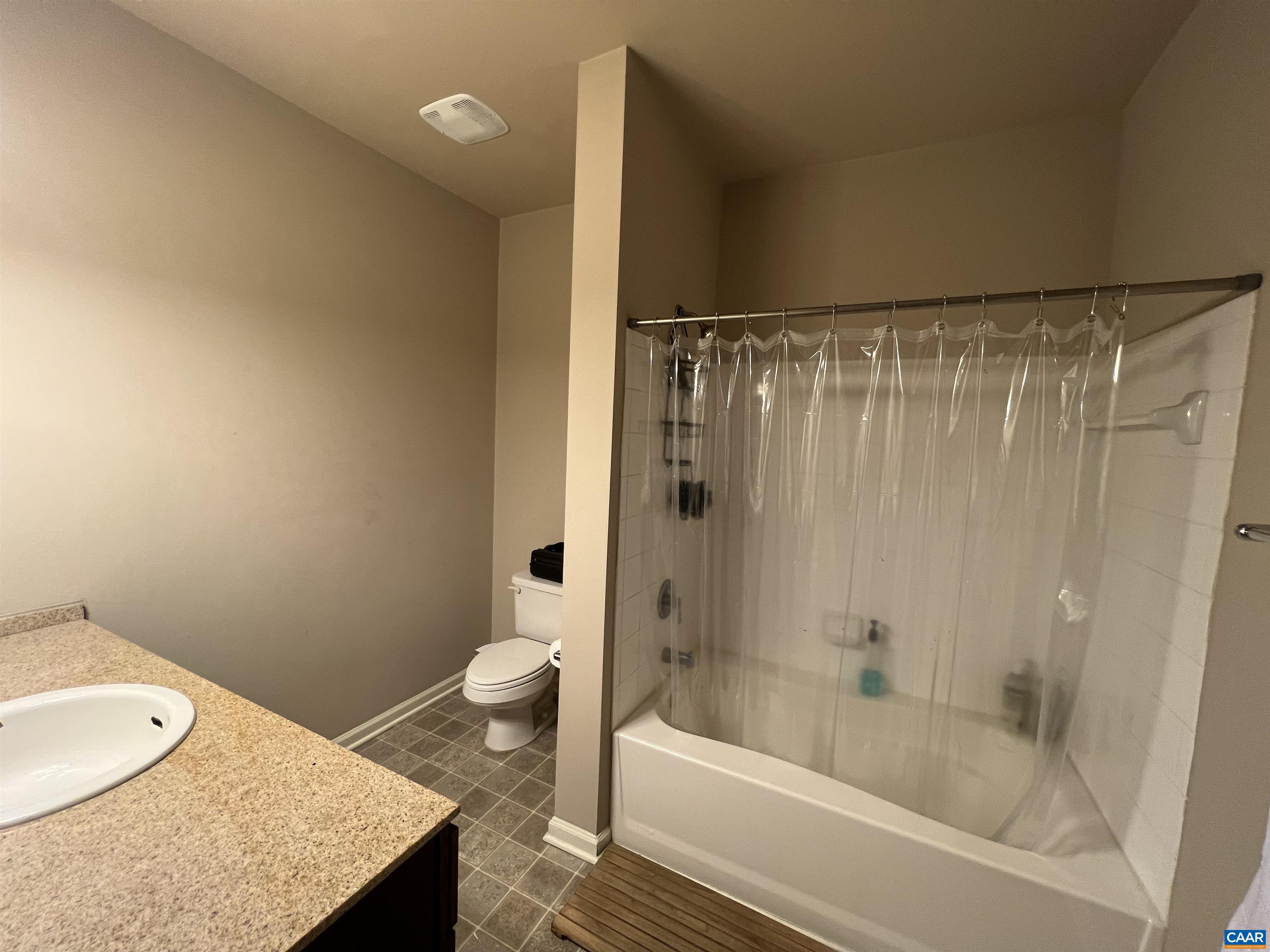 740 WALKER SQ Unit: 3a
