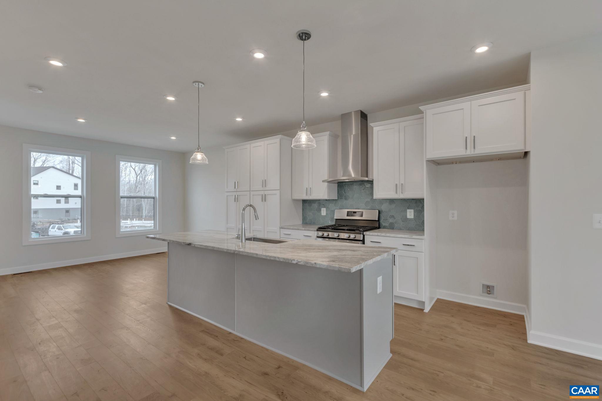 2268 FOWLER CIR