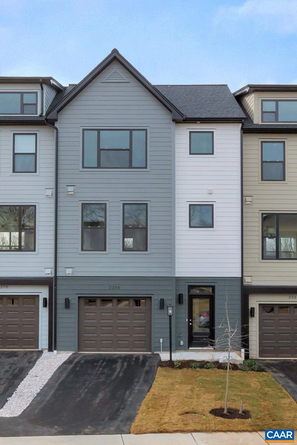 2268 FOWLER CIR