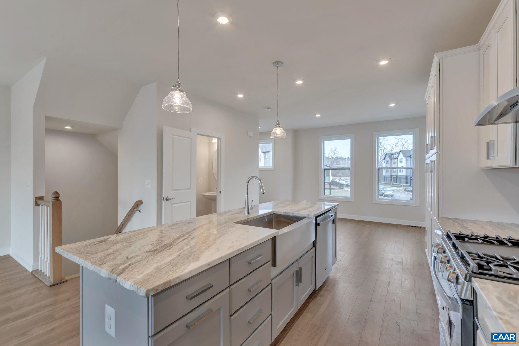 2268 FOWLER CIR