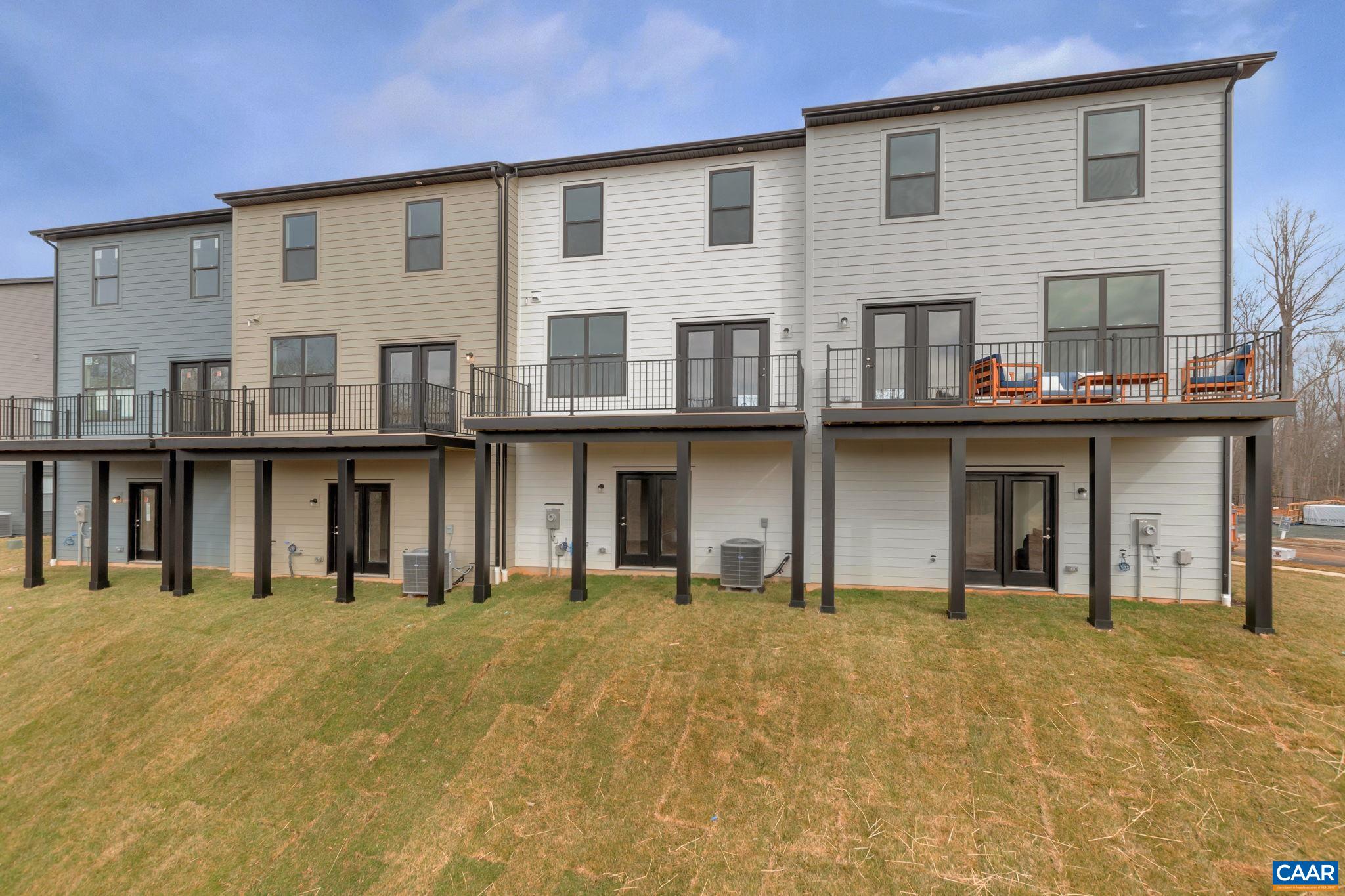2268 FOWLER CIR