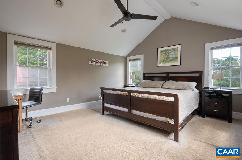 1637 E MARKET ST