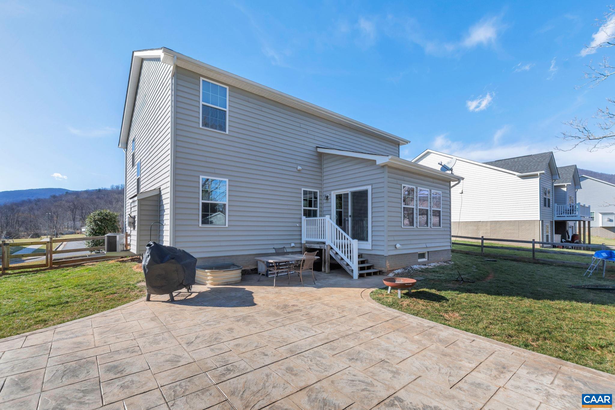 2216 KENDALL CT
